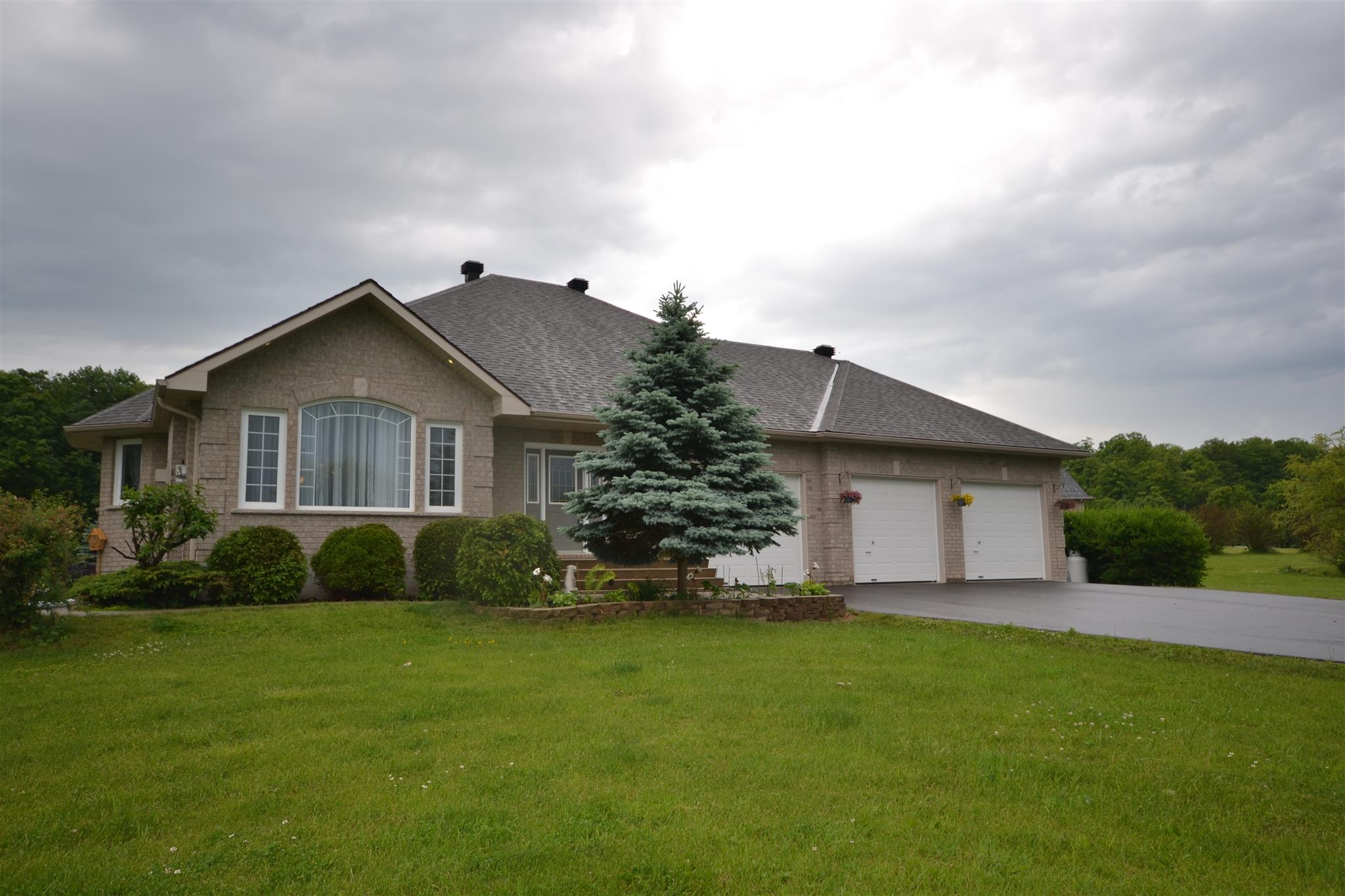 3894 MIDDLE WOODLAND Drive, South Frontenac, Ontario (ID K18003547)