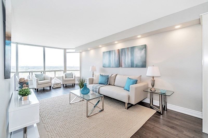 1300 Islington Ave, Toronto, Ontario (ID W4714540)