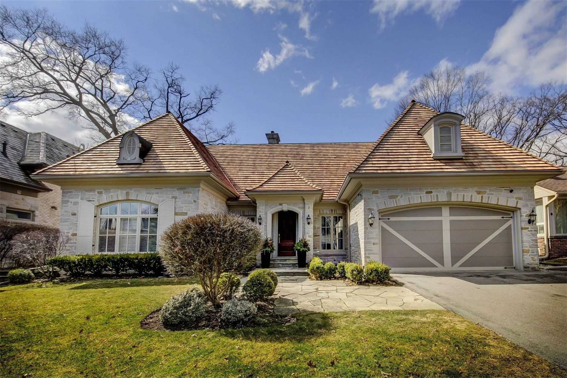 105 Valecrest Dr, Toronto, Ontario (ID W4725841)