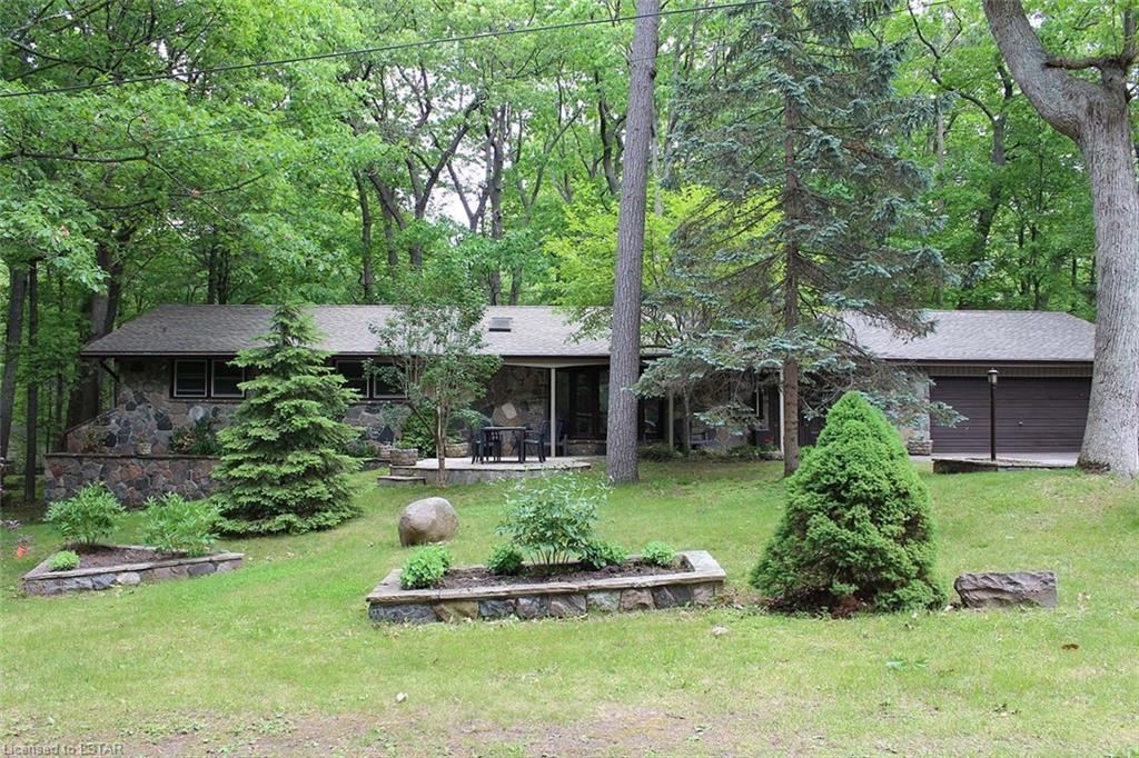 10405 BREWSTER Boulevard N, Grand Bend, Ontario (ID 40246215)