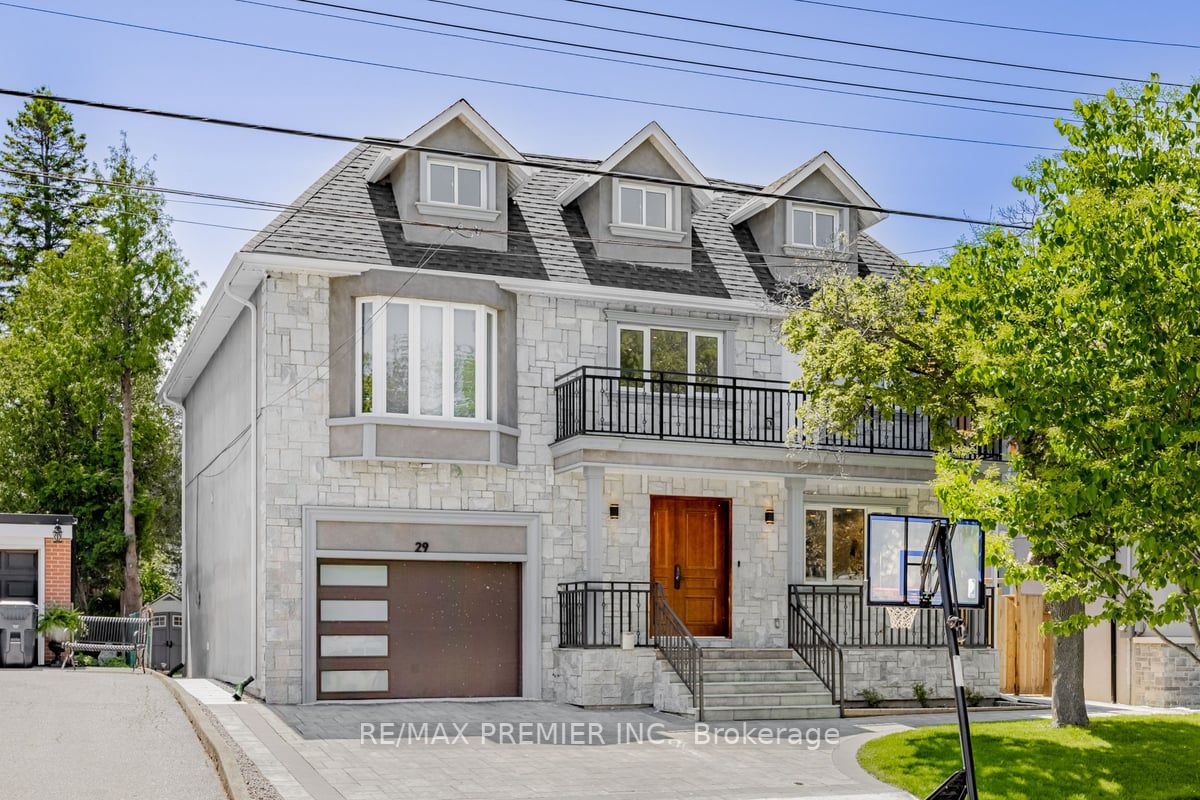29 Millburn Dr, Toronto, Ontario (ID W6796134)