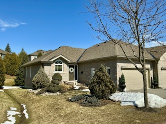 301 Carnegie Avenue #72, Peterborough, Ontario (ID X10412192)