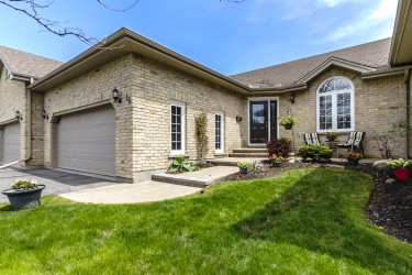 227 Carnegie Avenue #16, Peterborough, Ontario (ID X13155516)