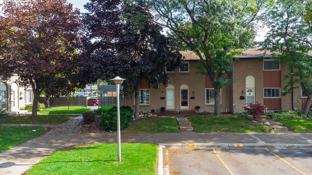 215 TRUDEAU Drive Unit# 19, Sarnia, Ontario (ID 21020092)