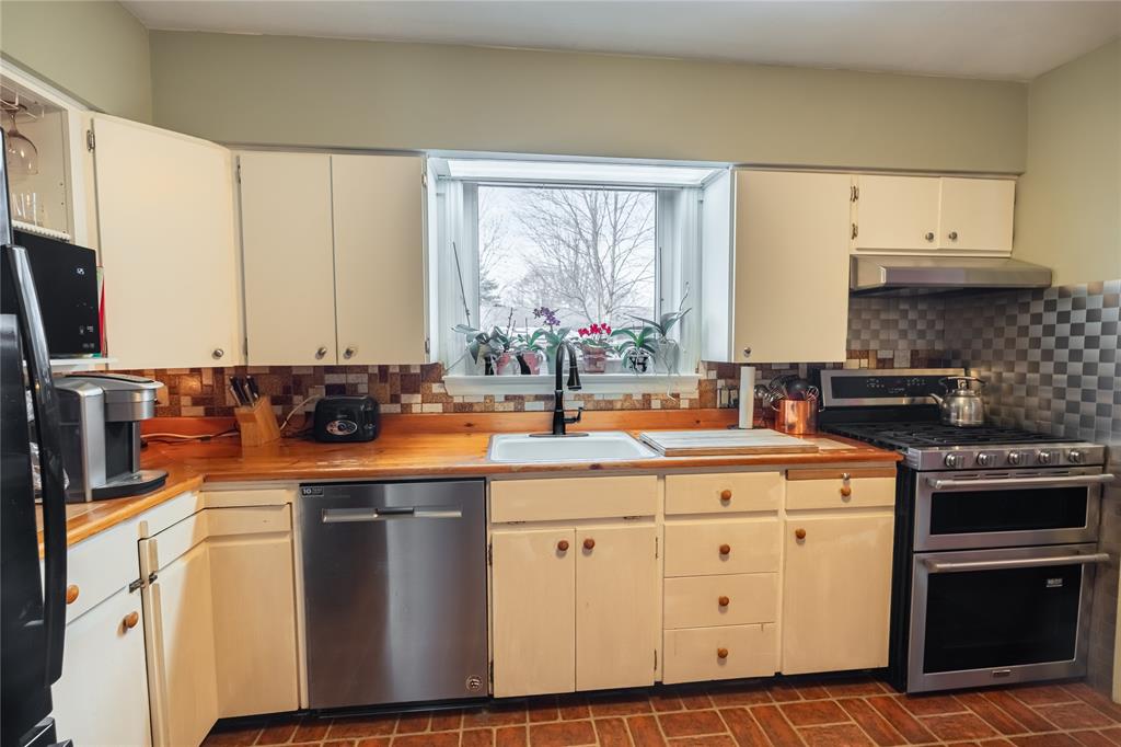 635 Highbury Park, Sarnia, Ontario (ID 26013962)