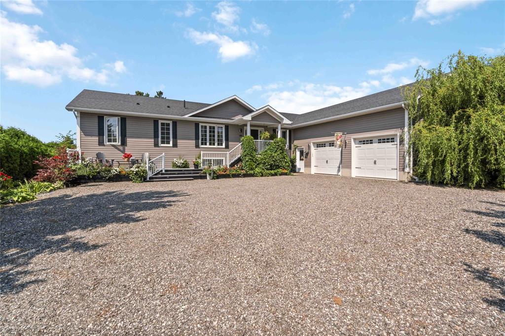 4268 BLUEPOINT Drive, Plympton-wyoming, Ontario (ID 23013108)