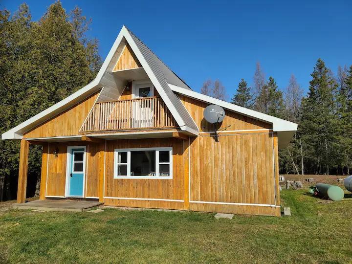 384 BURNT ISLAND ROAD Road (ID H4174471)