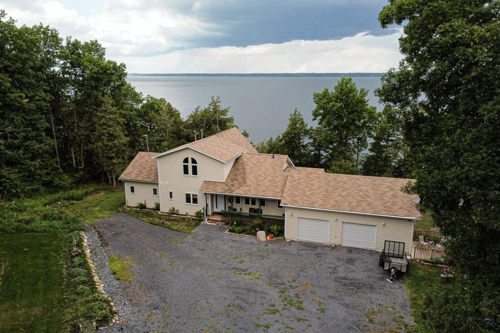 5972 Highway 96, Wolfe Island, Ontario (ID K20004818)