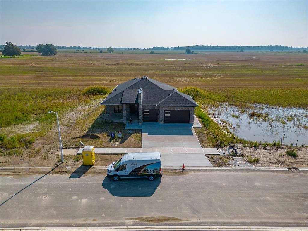 6936 SHORESIDE Drive, Plympton-wyoming, Ontario (ID 23004876)