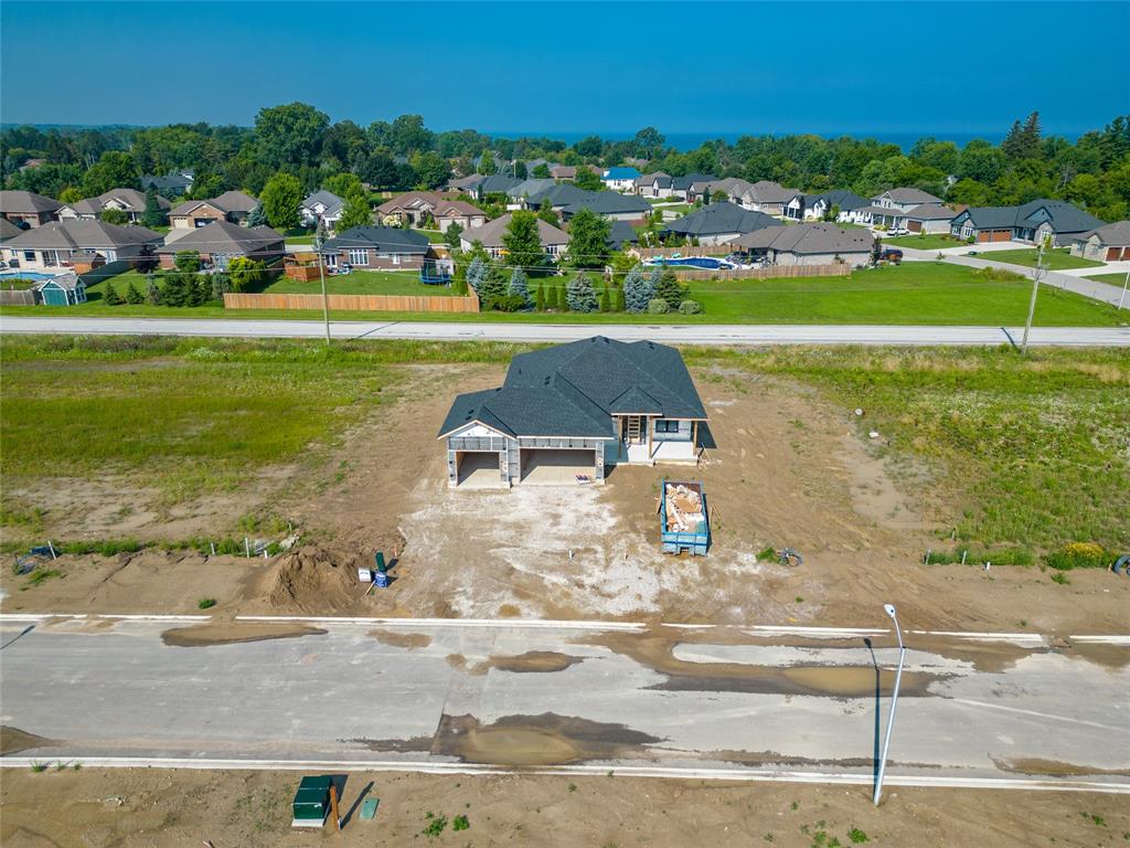 6927 SHORESIDE Drive, Plympton-wyoming, Ontario (ID 23008436)