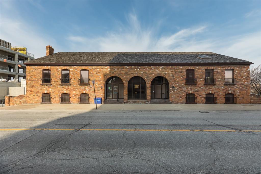 301 FRONT Street North Unit# A,B,D,E,F, Sarnia, Ontario (ID 21004211)
