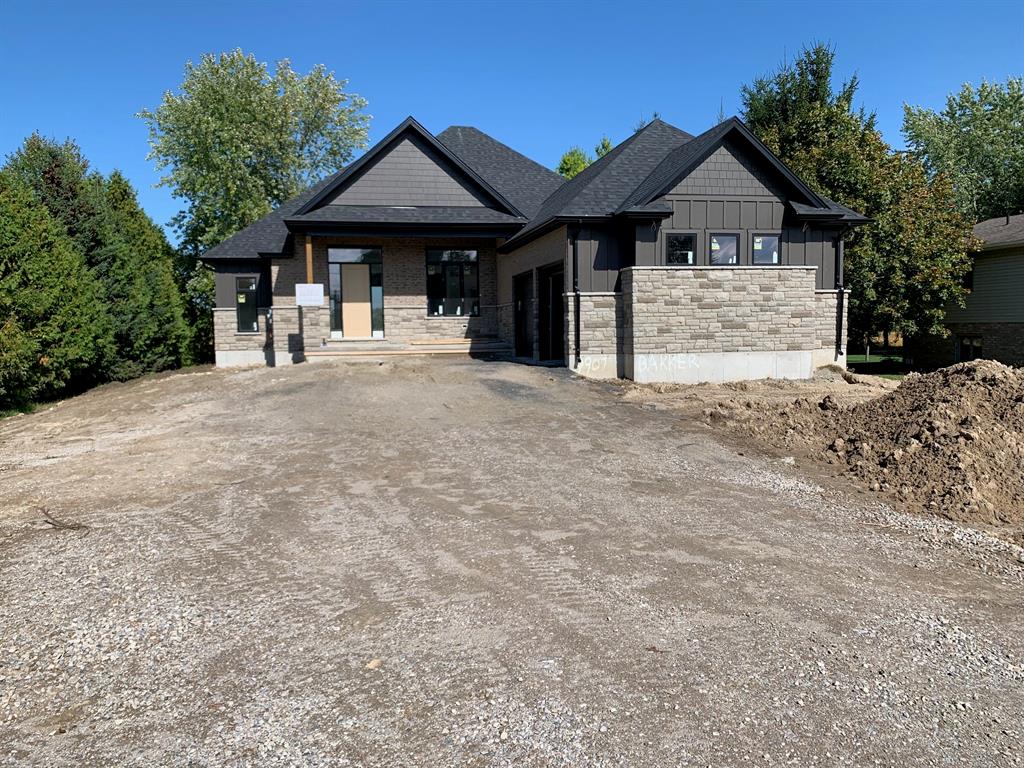 9904 LEONARD Street, Lambton Shores, Ontario (ID 19013107)