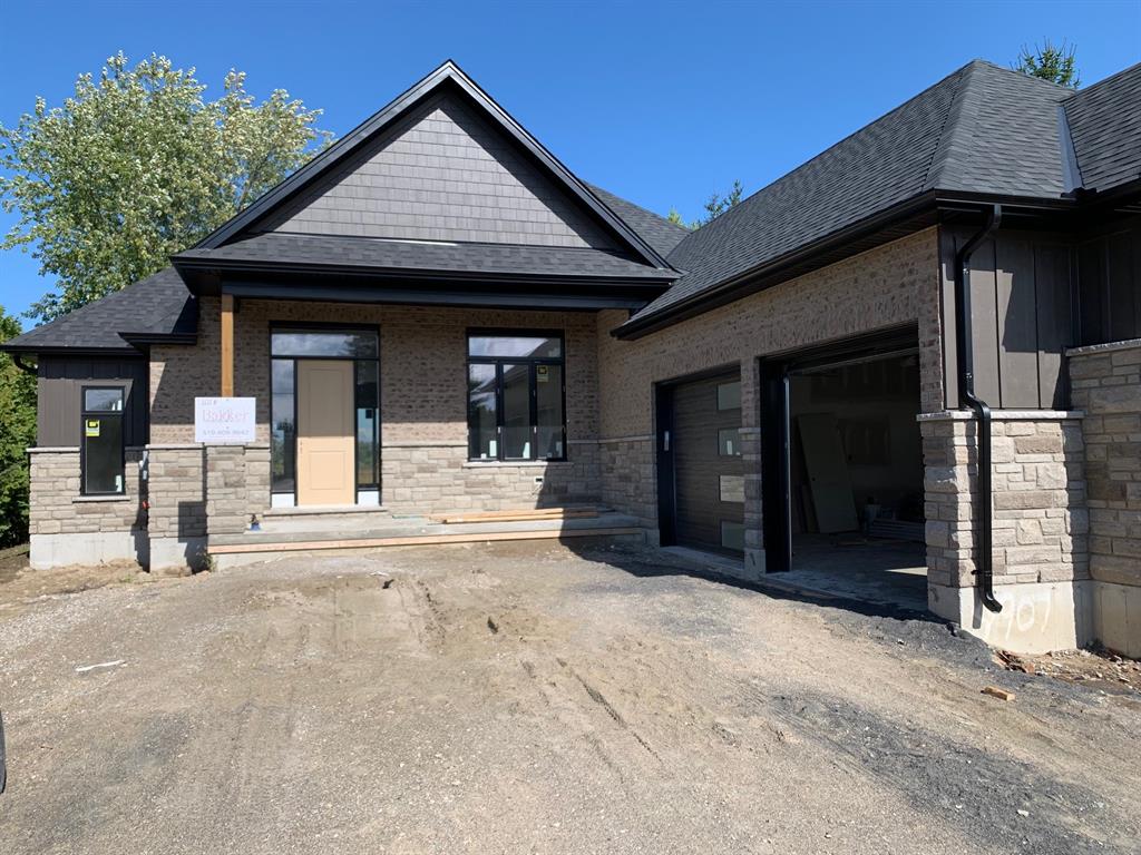 9904 LEONARD Street, Lambton Shores, Ontario (ID 20000624)