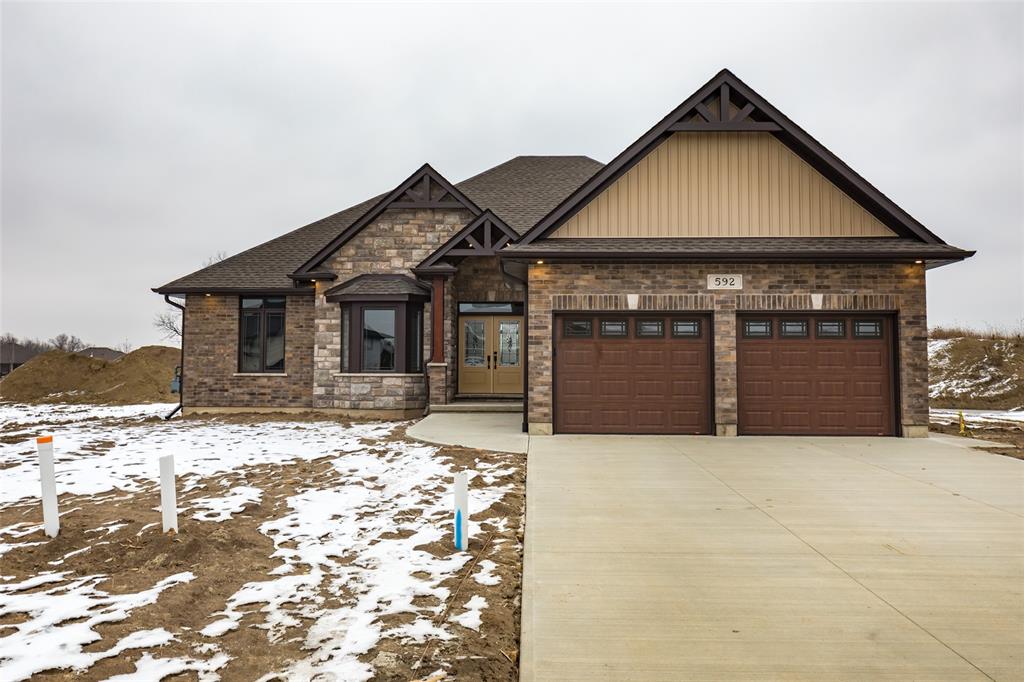 477 OOZLOFFSKY Street, Petrolia, Ontario (ID 23010210)
