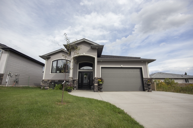 740 WOODCREST Road, Thunder Bay, Ontario (ID TB200294)