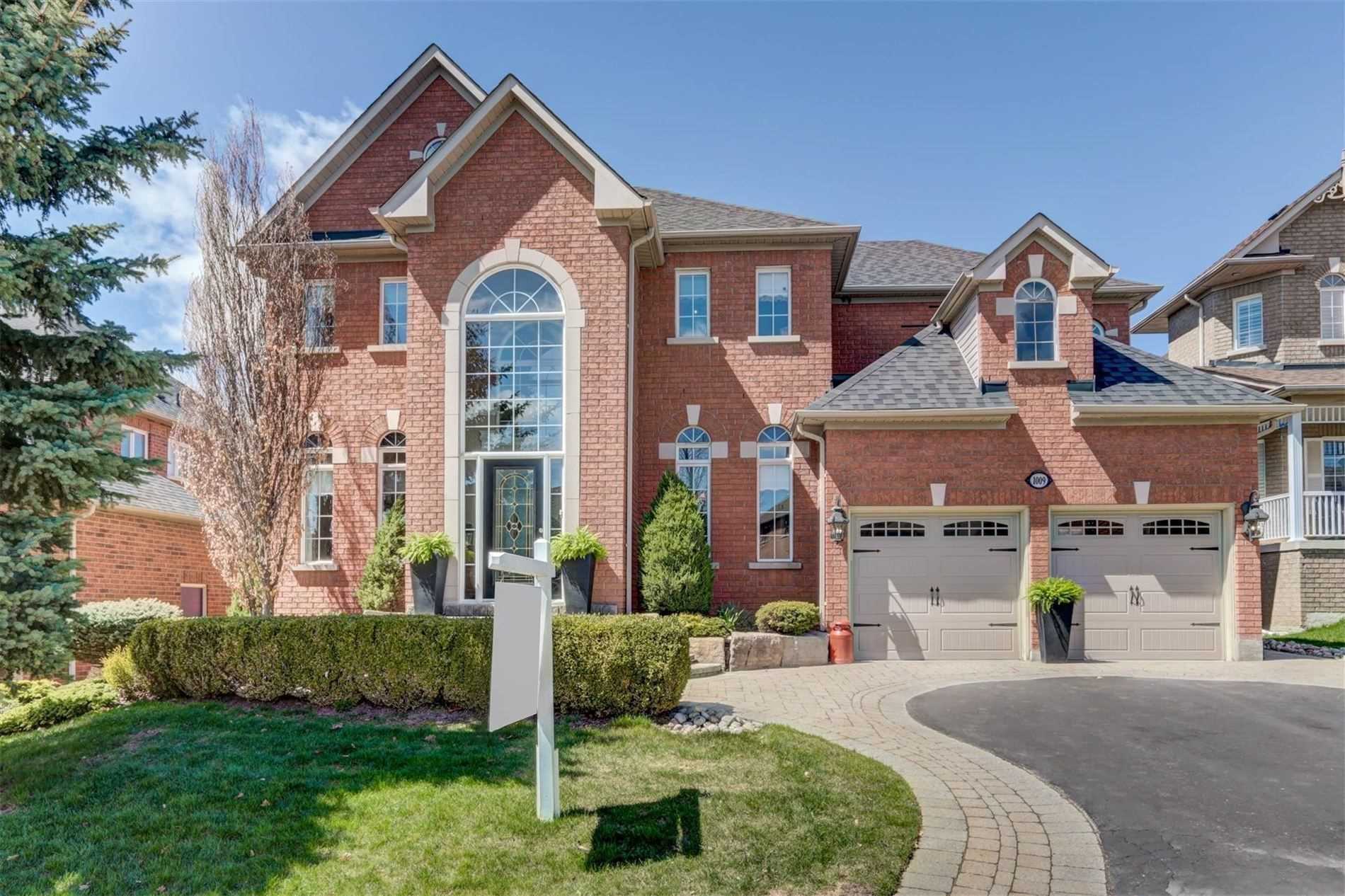 1009 Ivsbridge Blvd, Newmarket, Ontario (ID N4849043)