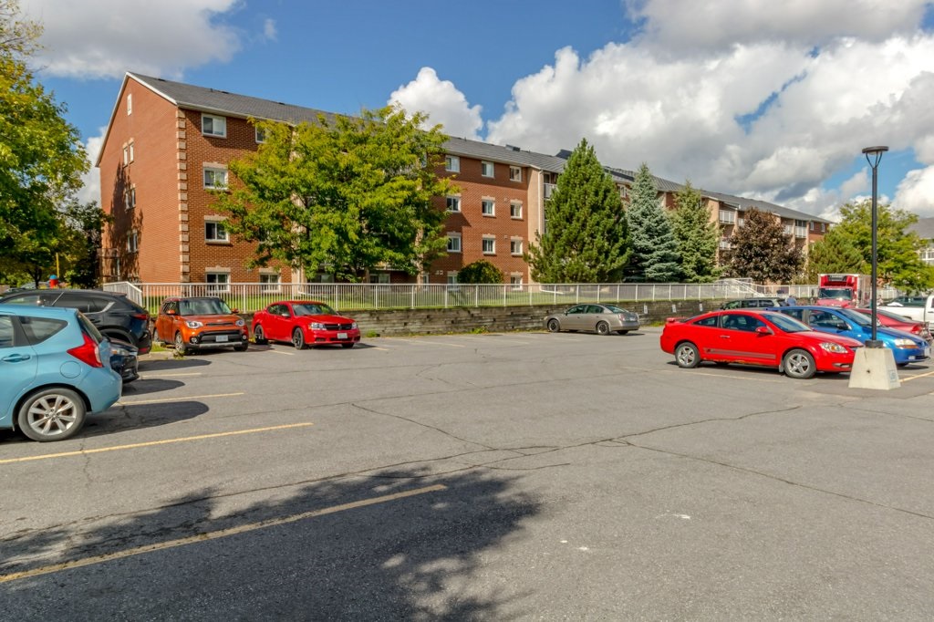 Unit# 218 566 ARMSTRONG Road, Kingston, Ontario (ID K18005991)
