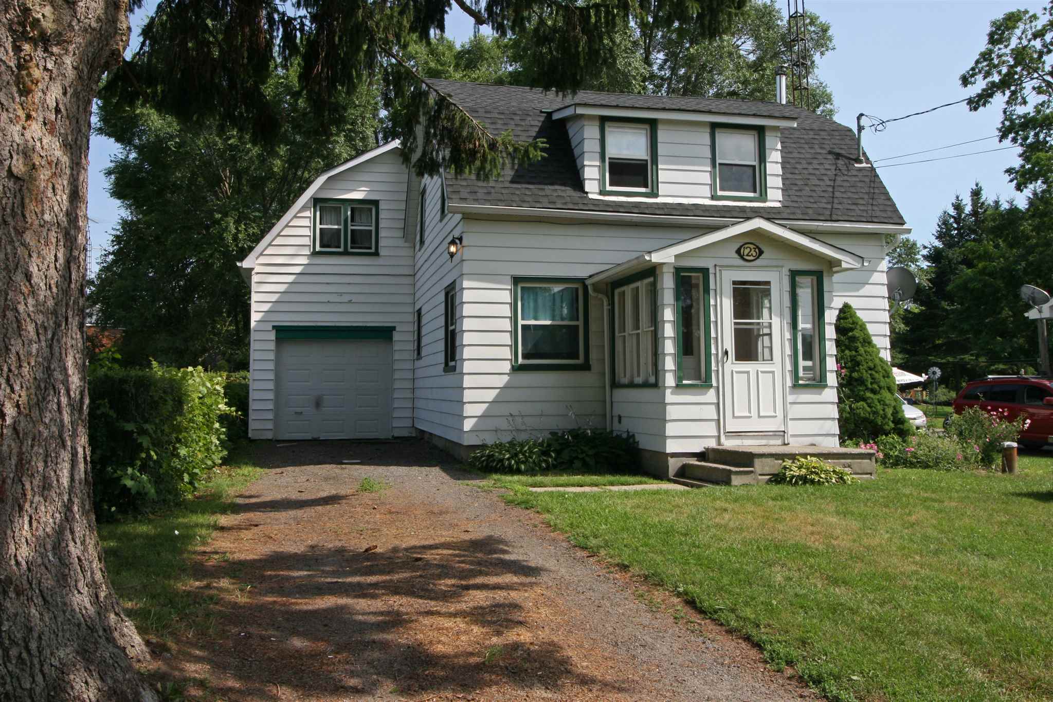 123 Hellen Street, Seeley's Bay, Ontario (ID K20004100)