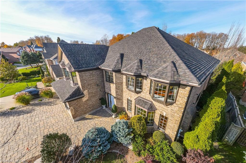 566 STRATHMERE Court, Waterloo, Ontario (ID 40188769)