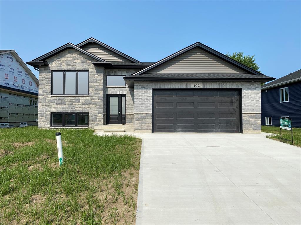 102 PHIBBS Street, Lambton Shores, Ontario (ID 21013010)