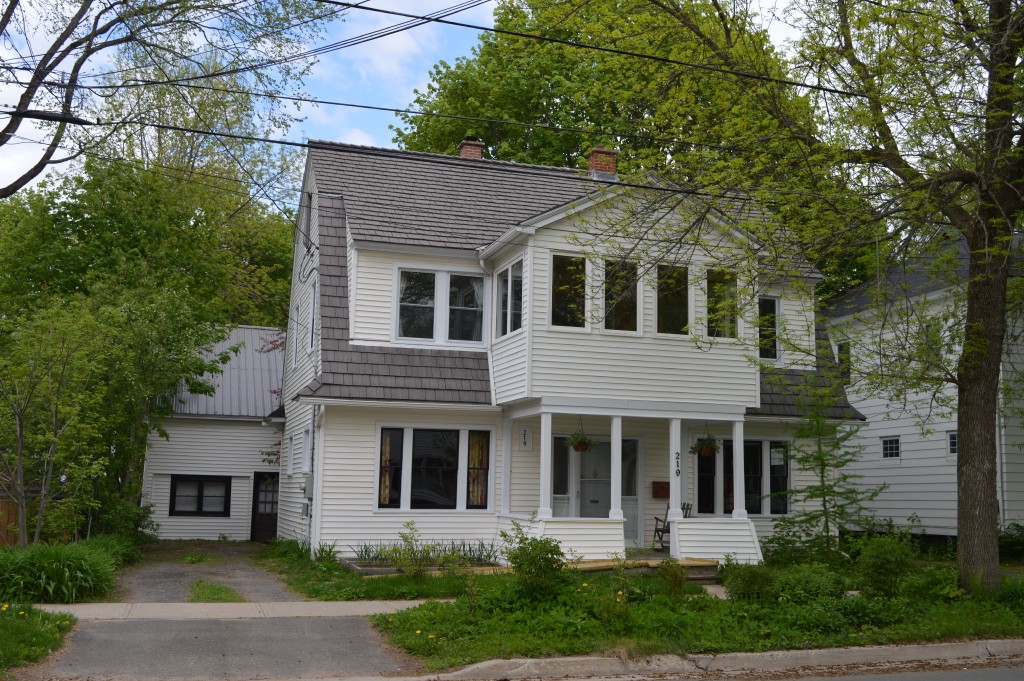 219 CHARLOTTE ST, Fredericton, New Brunswick (ID 00870861)