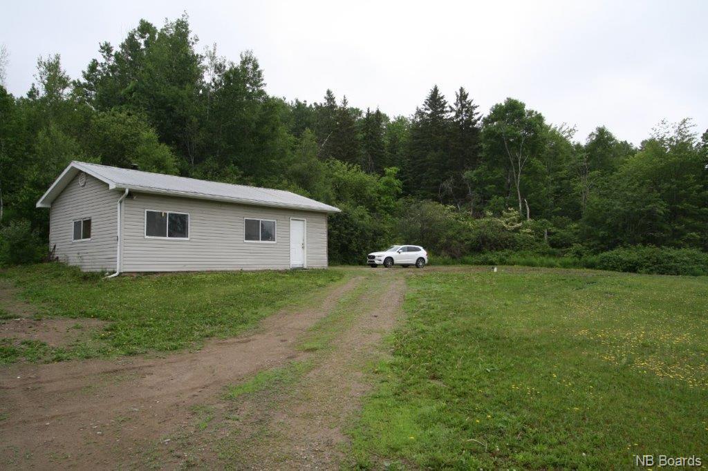9981 8 Route, Blissfield, New Brunswick (ID NB040848)