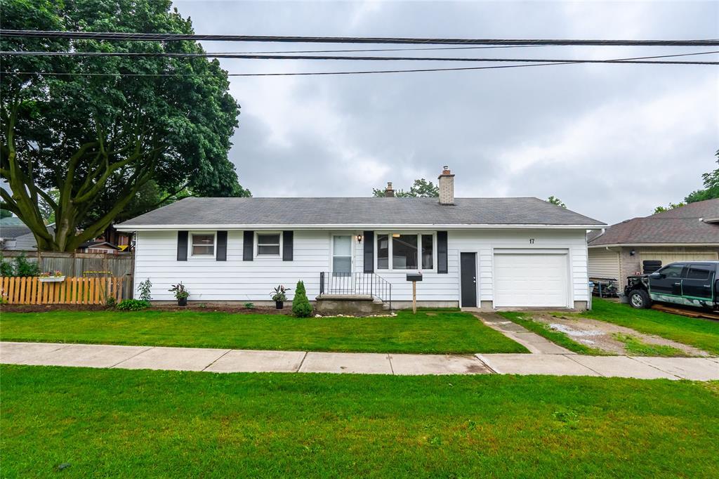 17 WELLINGTON Street, Lambton Shores, Ontario (ID 23015142)