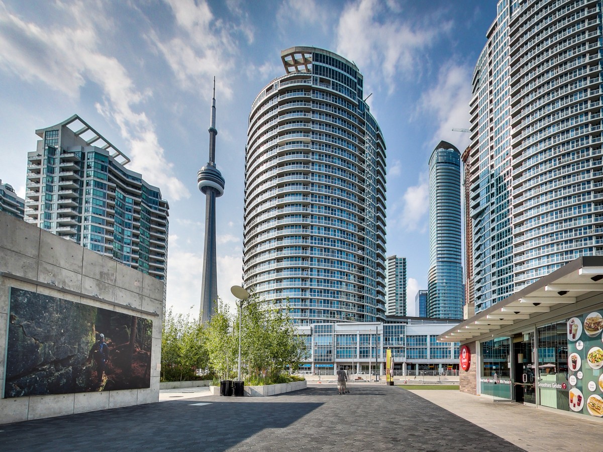 218 Queens Quay W Unit 1705, Toronto, Ontario (ID C5077939)
