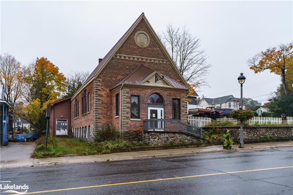 15 MAIN Street, Huntsville, Ontario (ID 40276612)