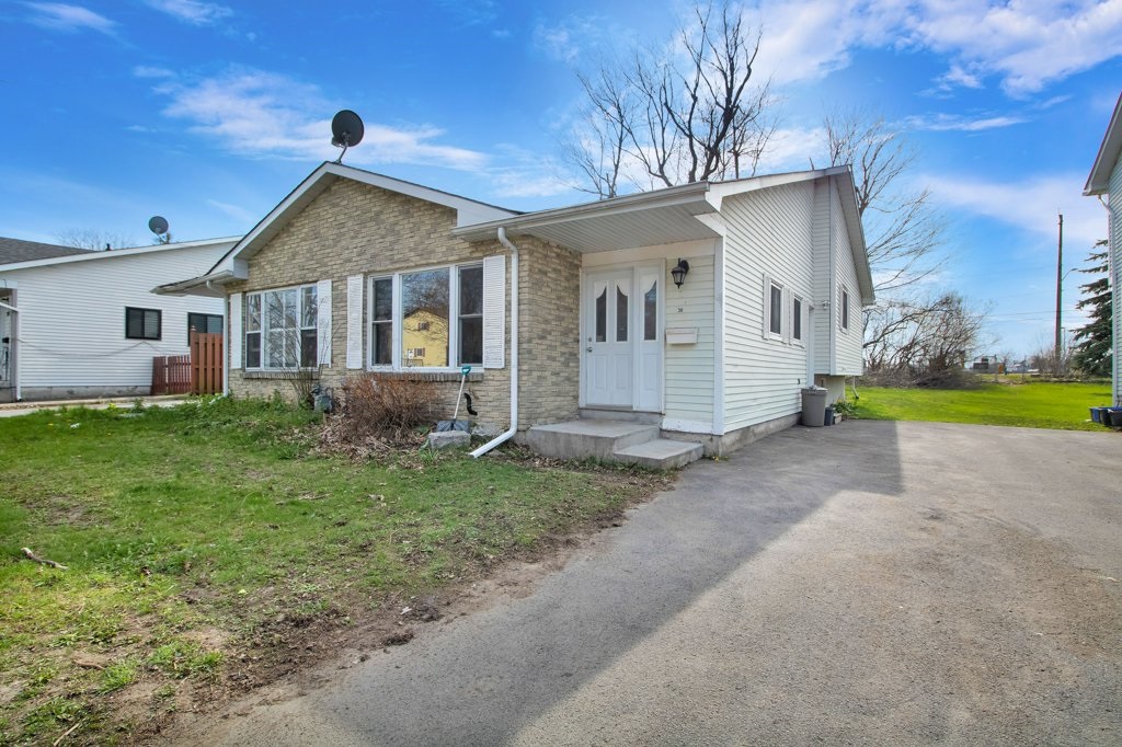 30 Woodstone Crescent, Kingston, Ontario (ID K20003567)