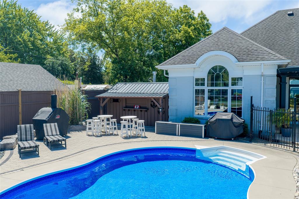 2120 HURON SHORES Drive, Sarnia, Ontario (ID 26015070)