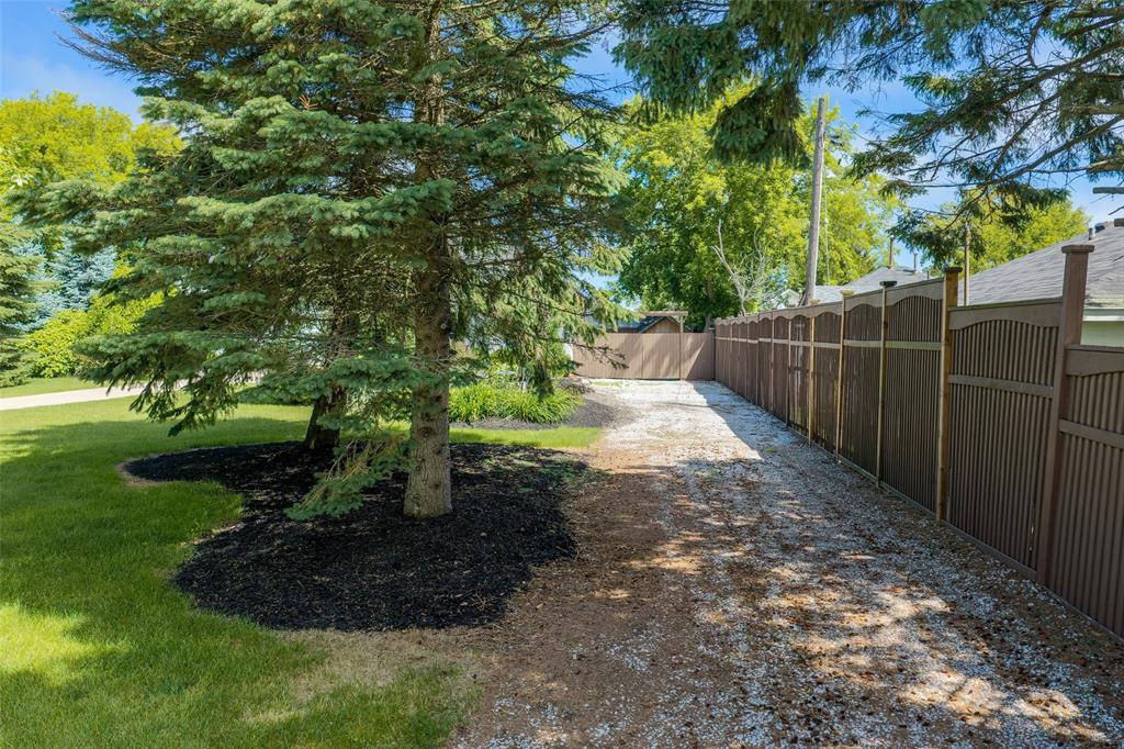 2120 HURON SHORES Drive, Sarnia, Ontario (ID 26015070)