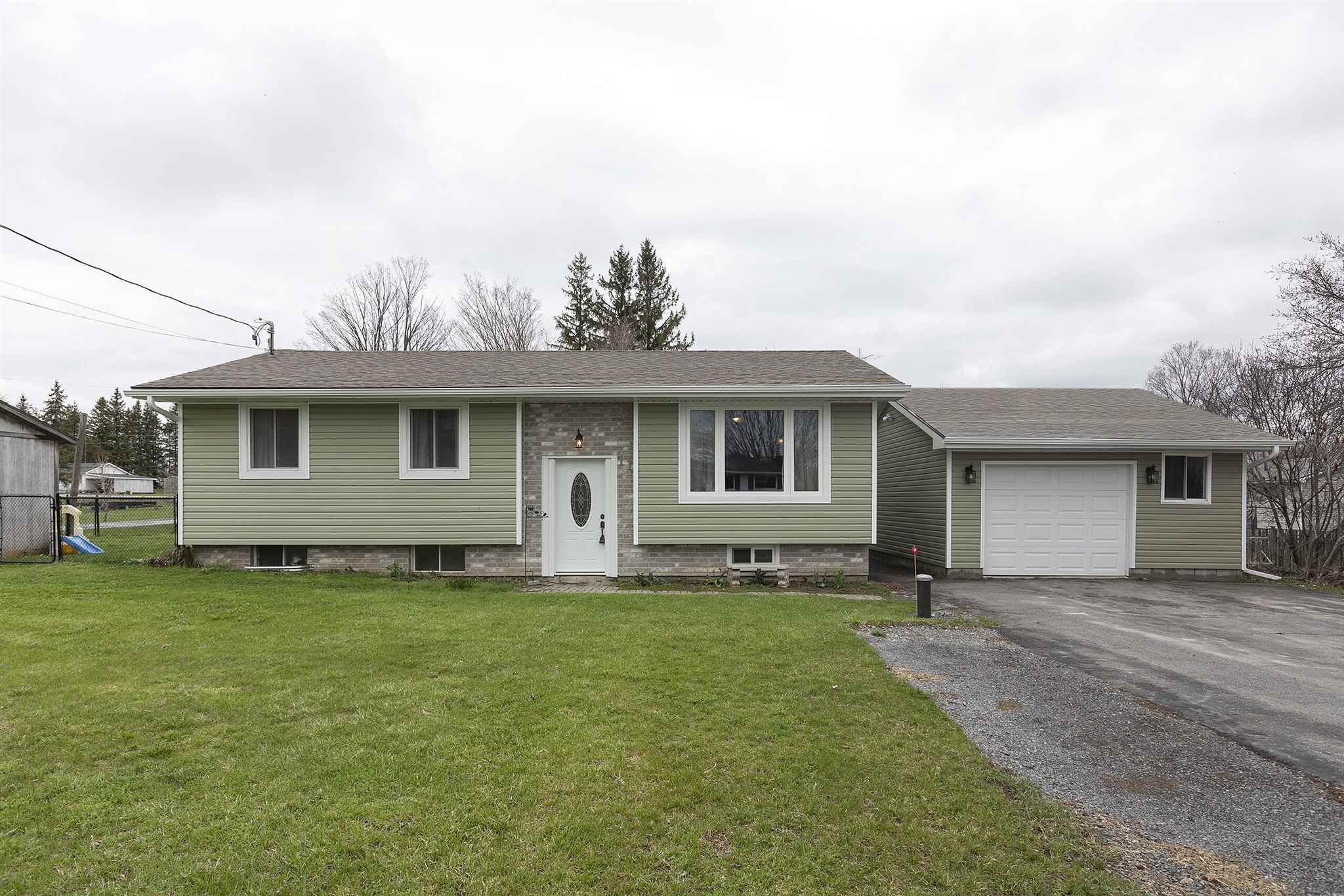 11 Bridge Street, Stone Mills, Ontario (ID K20002199)