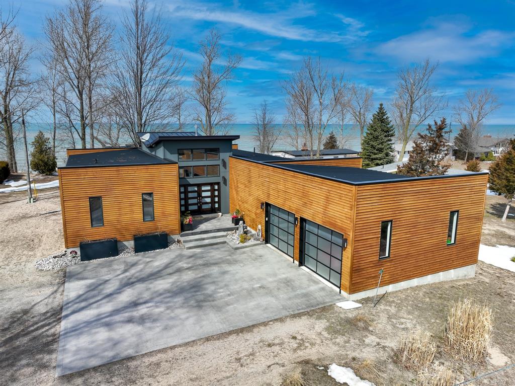 7442 BOND Road, Lambton Shores, Ontario (ID 23008441)