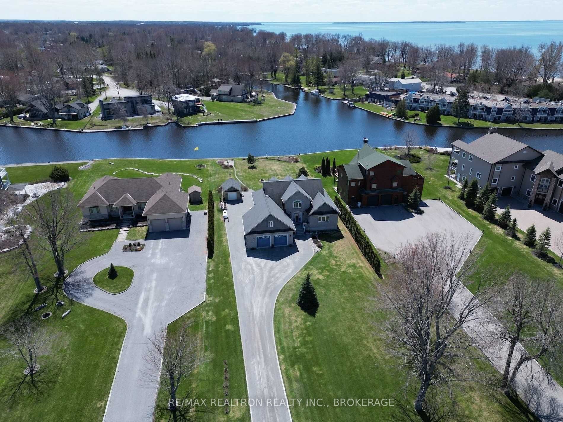 33 Paradise Blvd, Ramara, Ontario (ID S6055819)