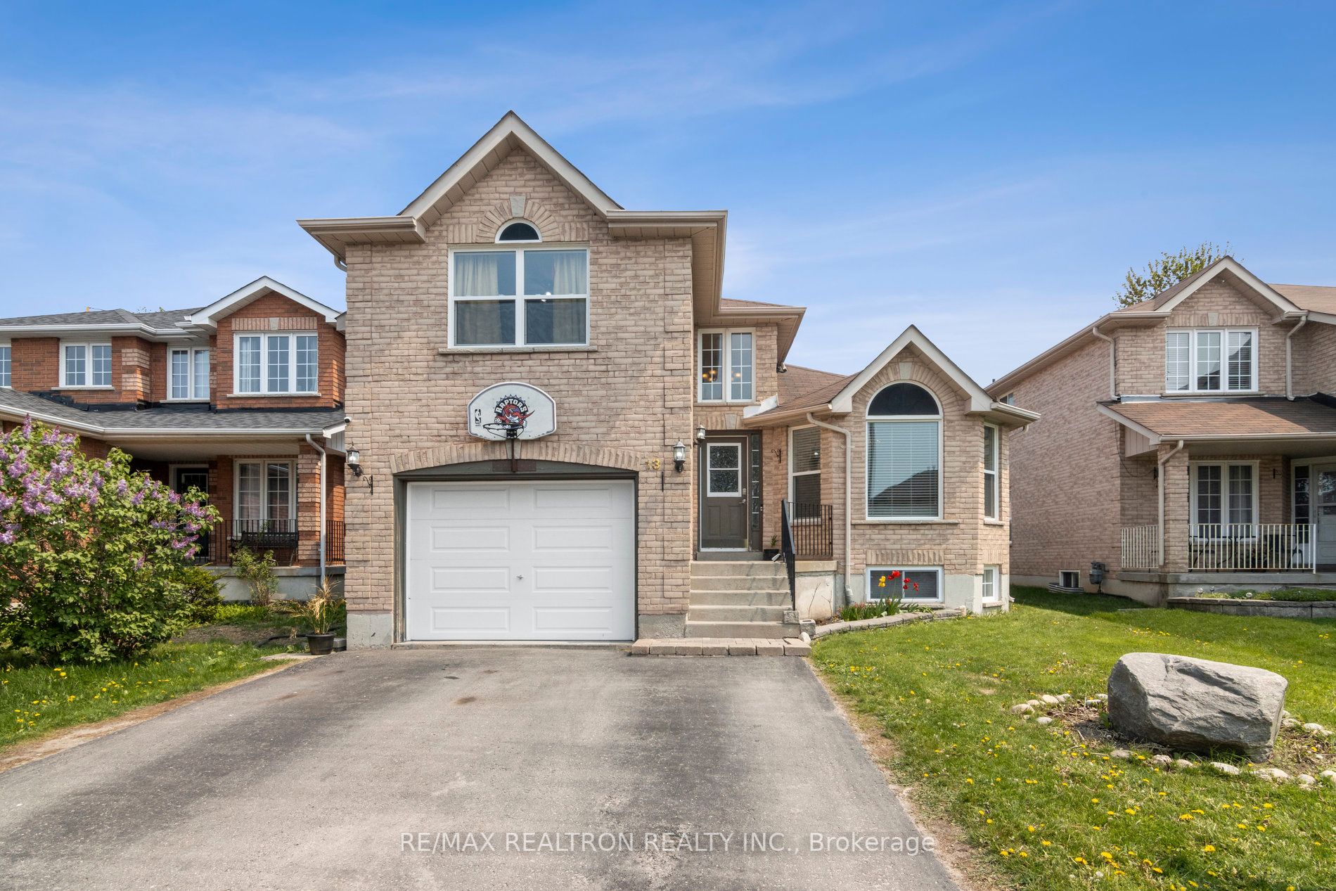 13 Raquel St, Barrie, Ontario (ID S6013420)