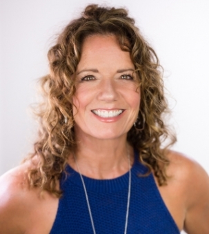 Mia Land, Broker