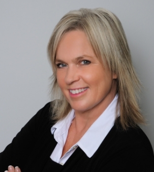 PAM JAEHRLING portrait