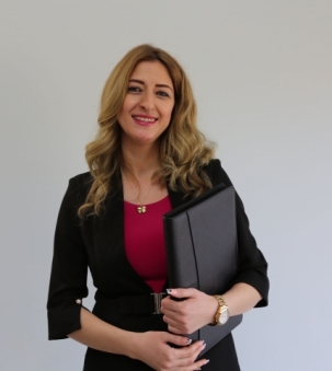 Waad Al Sihnawy, Sales Representative