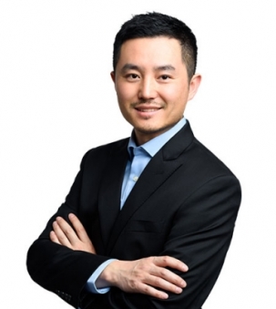 Tony (Shuang) Hou Portrait