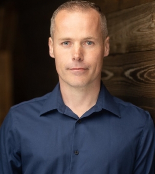 Aaron Knelsen