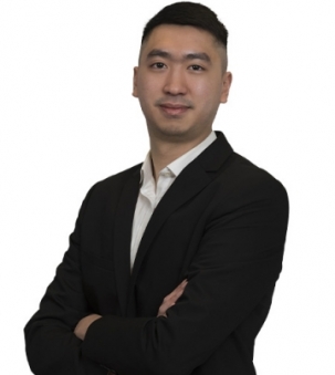 Tom Lukman Portrait