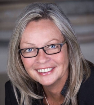 KATE BASSETT portrait