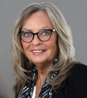 KATE BASSETT portrait