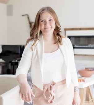 Aliya Cherneskie , Sales Representative