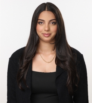 Gloria Soltesz, Social Media Assistant