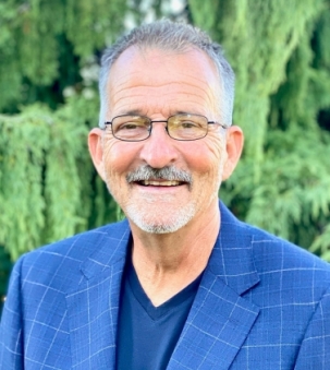 Steve Szucs, Broker