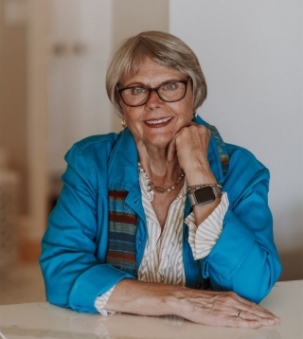 Janet Kazakevicius, Broker
