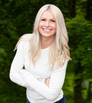 Zoe Crossing portrait