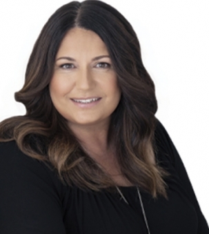 Stacy de Vries Portrait